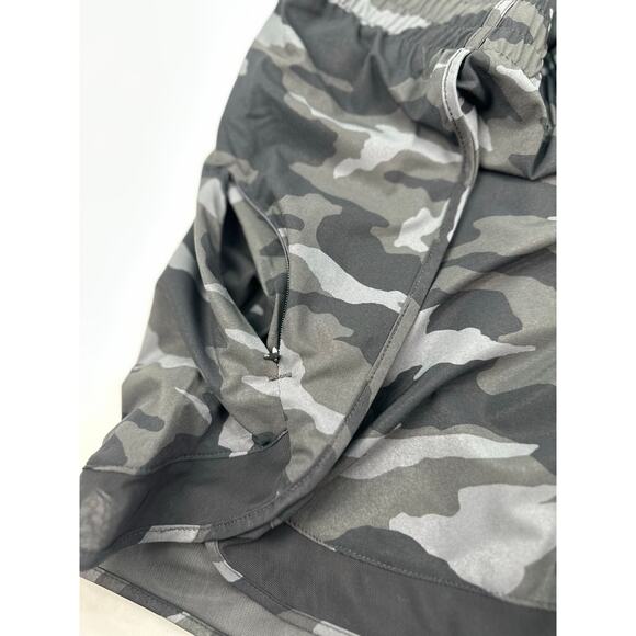 NWOT Athleta 1X Printed Mesh Racer Run Shorts 4” Camo Gray Black - Picture 3 of 9